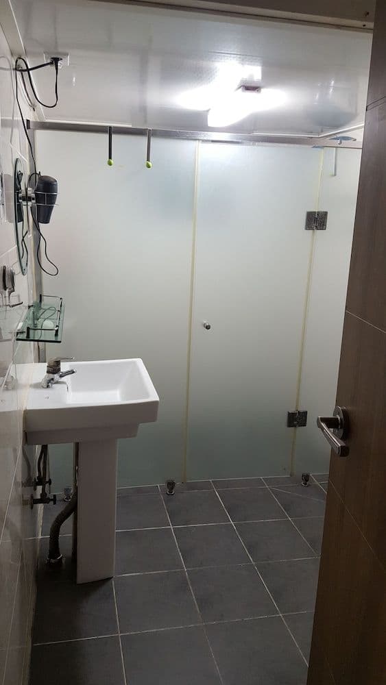 1 x Private Triple Room(Shared Bathroom) (1 Double Bed, 1 Single Bed)