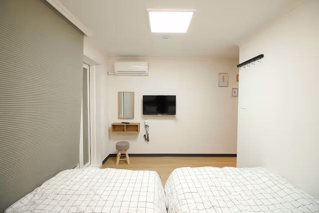 Twin Room (Foreigner Only)