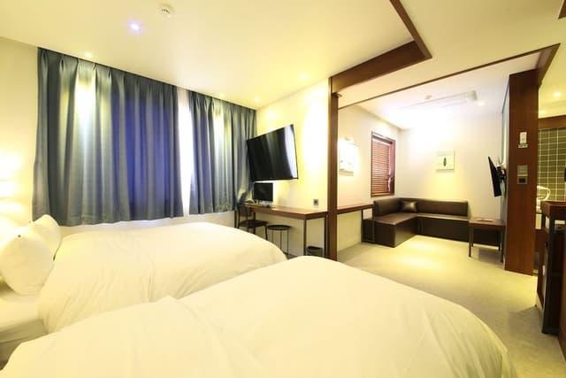 Deluxe Suite (Family)