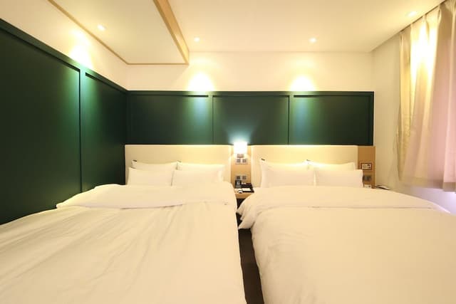 Deluxe Suite (Family)