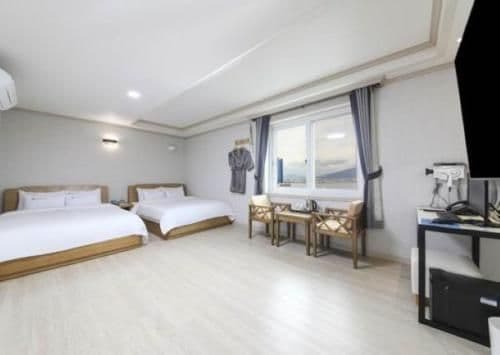 Deluxe Suite with Sea View