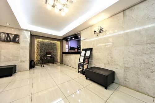 ชูการ์ โมเต็ล (Sugar Hotel)1