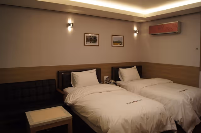 Standard Twin Room