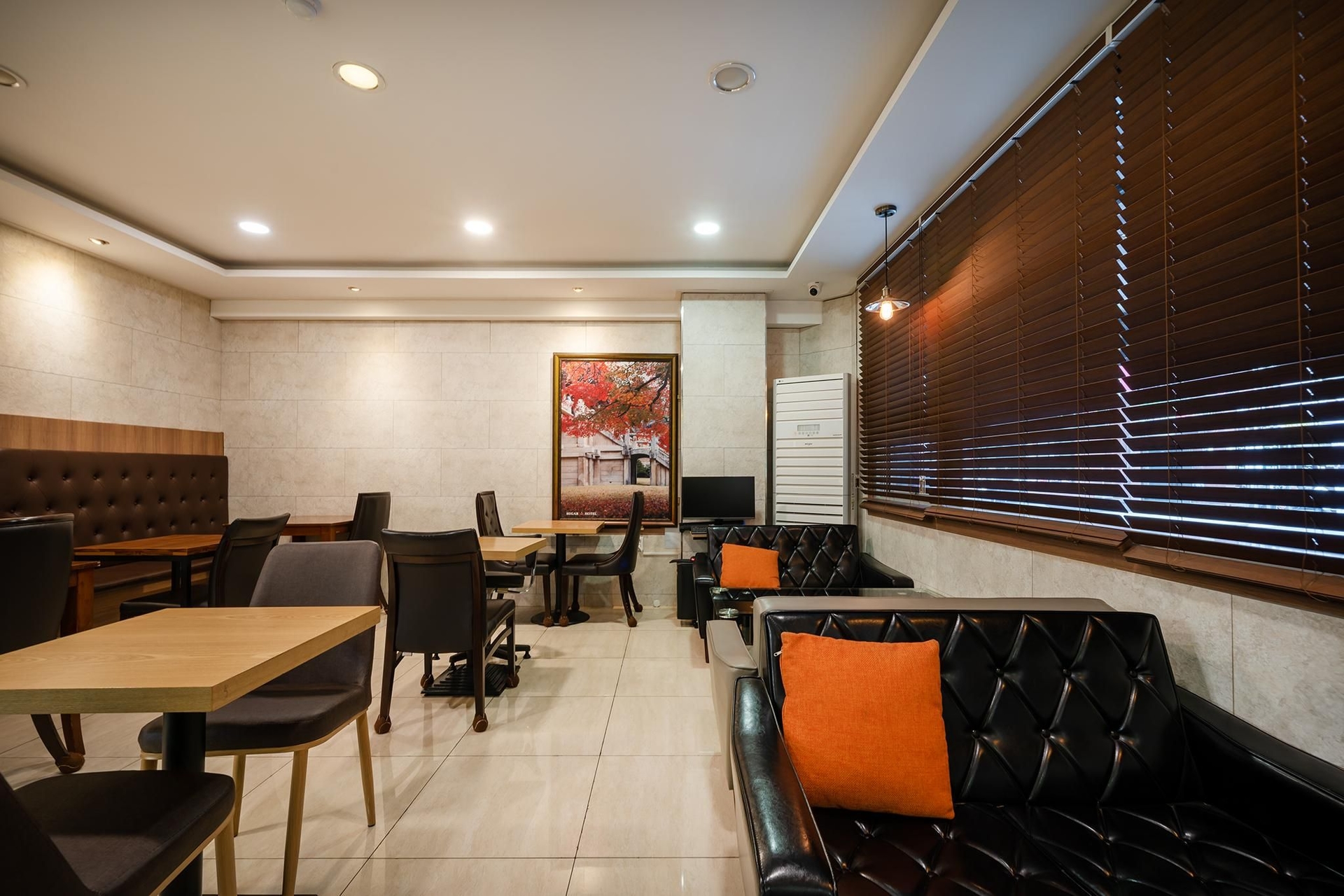ชูการ์ โมเต็ล (Sugar Hotel)2