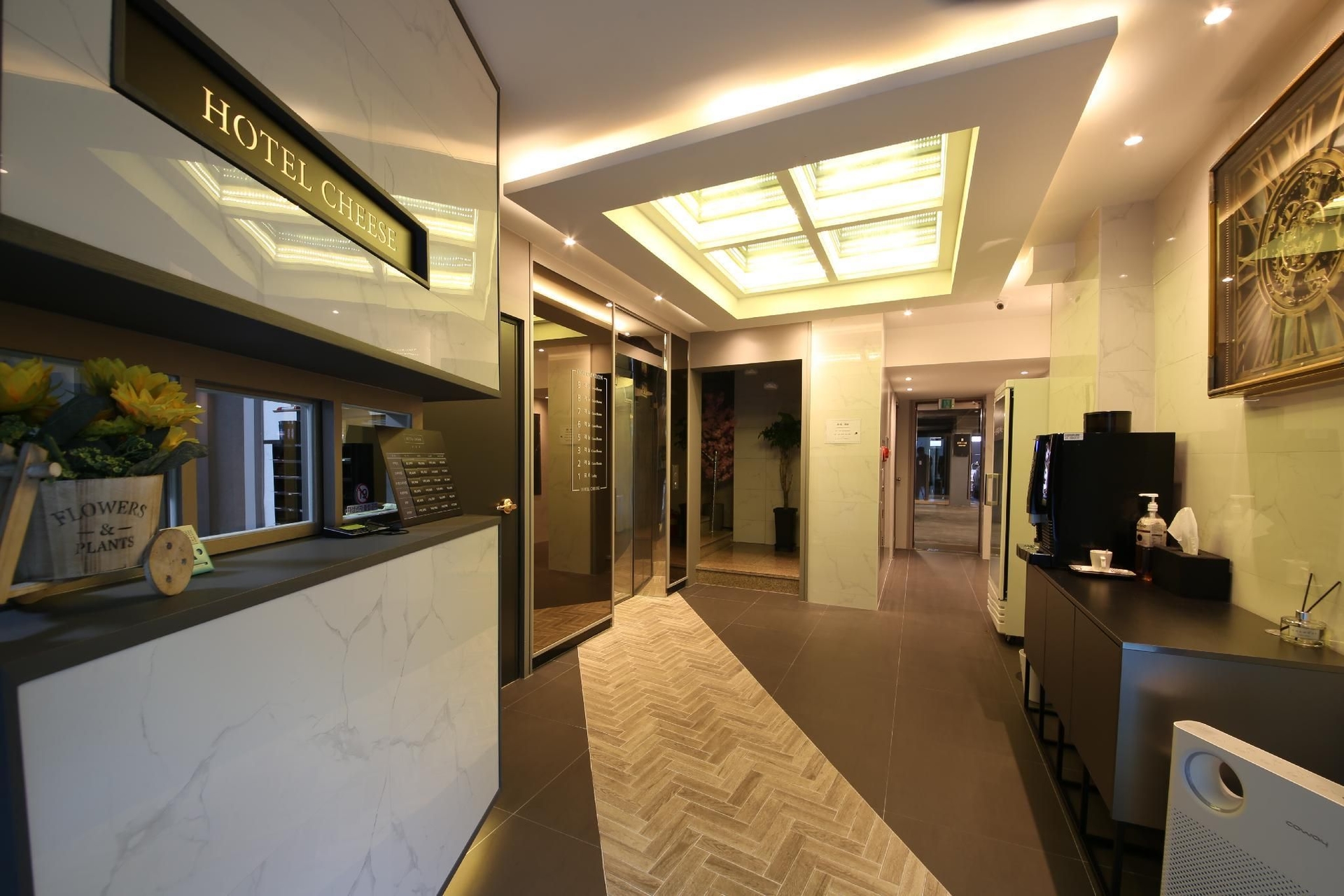 โรงแรมชีส (Hotel Cheese)0