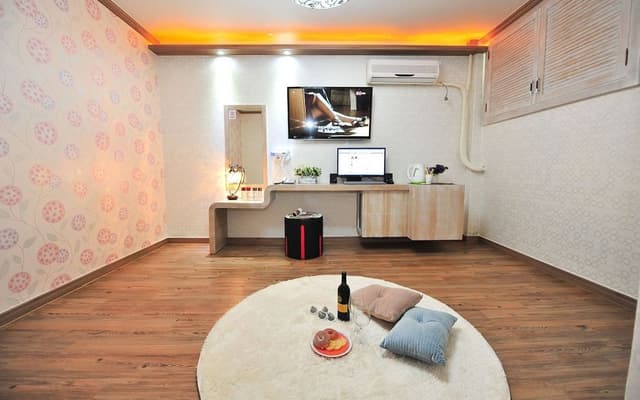 Family Room (5 People)