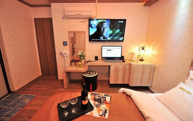 Deluxe Double Room (2 People)