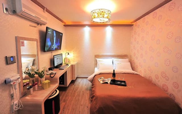Deluxe Double Room (2 People)