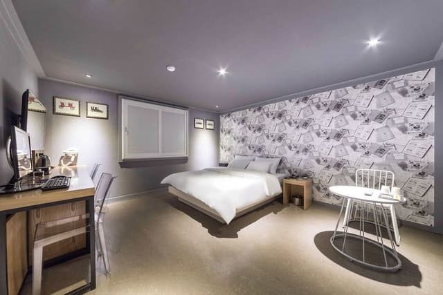 Double Room, 1 King Bed