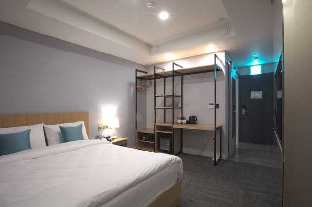 Premier Deluxe Double Room (1 Spa ticket 1Person 1Night Max 2 ppl)