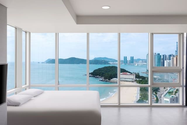 Corner Suite Ocean View