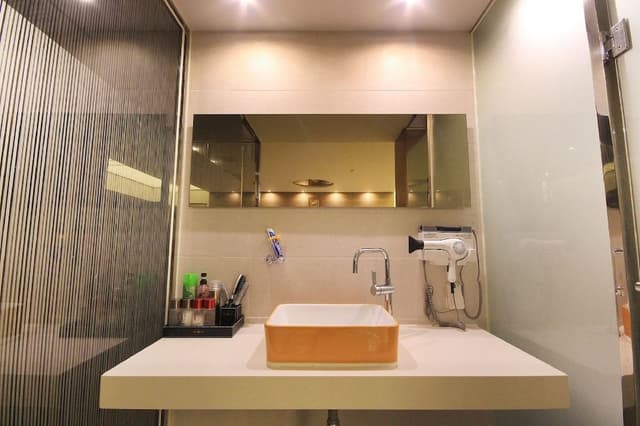 Business Twin Room - Styler in room, Smoking/Non smoking will be assigned upon check-in