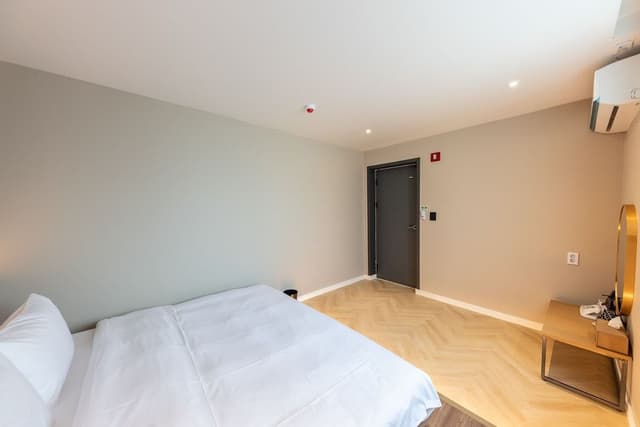 Luxury Penthouse (Breakfast Provided Except for Monday)
