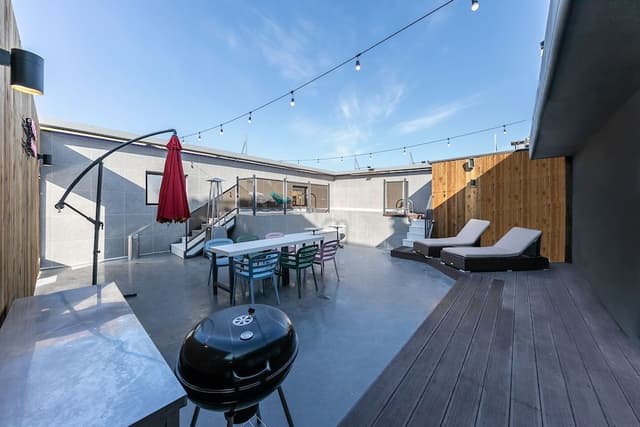 Luxury Penthouse (Breakfast Provided Except for Monday)