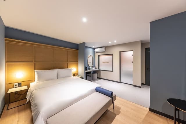 Deluxe Double Room (Breakfast Provided Except for Monday)