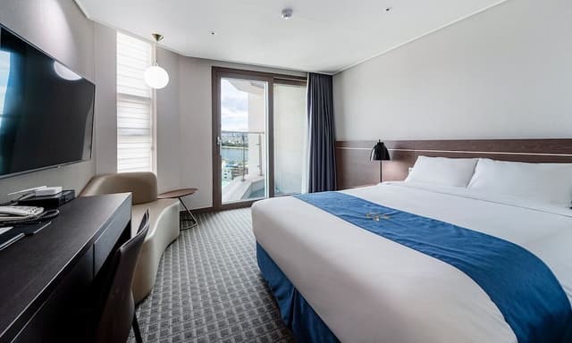 Standard Room, 1 Queen Bed