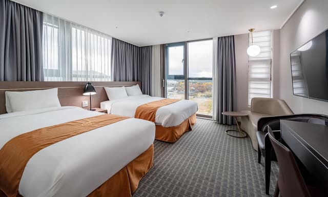 Deluxe Room - 1 Queen Bed 1 Single Bed