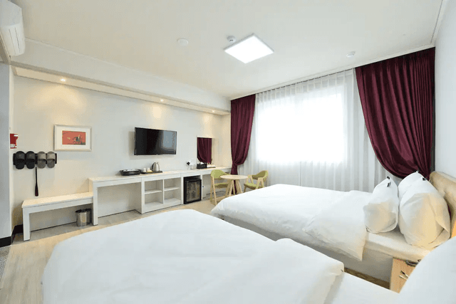 Superior Twin Room with City View