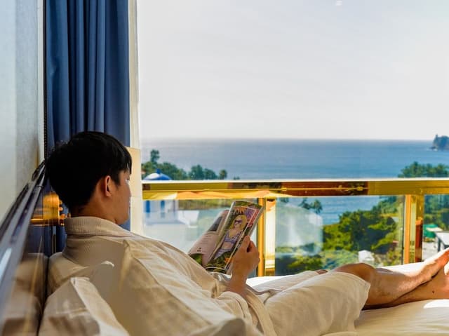Ocean View Royal Suite with Jacuzzi