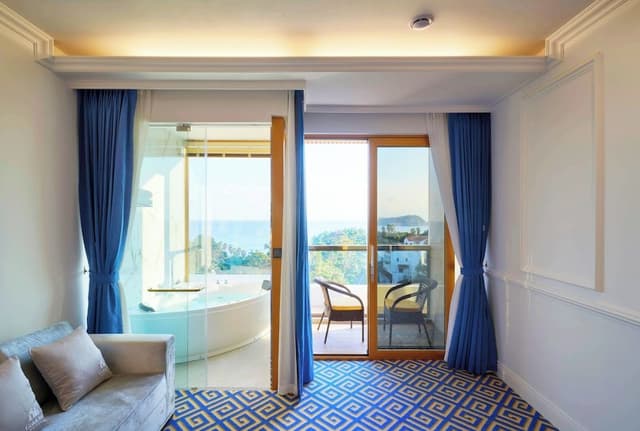 Ocean View King with Jacuzzi