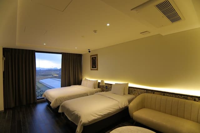 Standard Twin Room