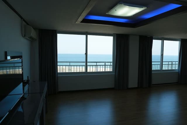 Gallery Suite, Kitchenette, Ocean View (Pension Type)