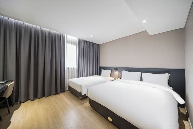 Suite, Multiple Beds, Non Smoking, City View