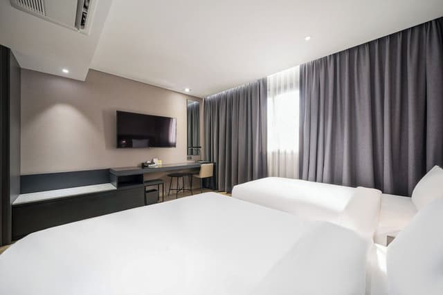 Suite, Multiple Beds, Non Smoking, City View