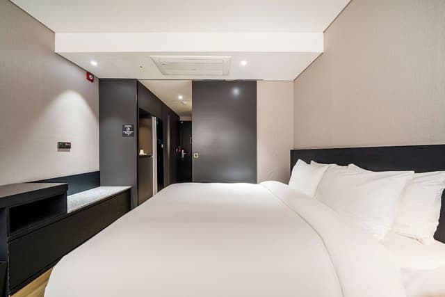 Standard Double Room, Non Smoking, City View