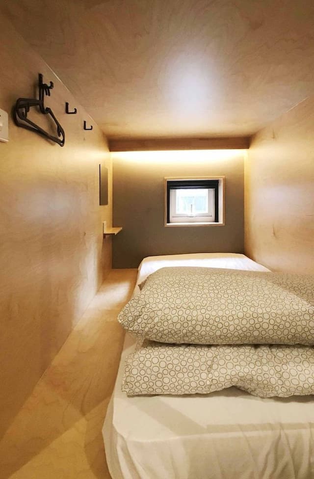 Shared Dormitory, Women only