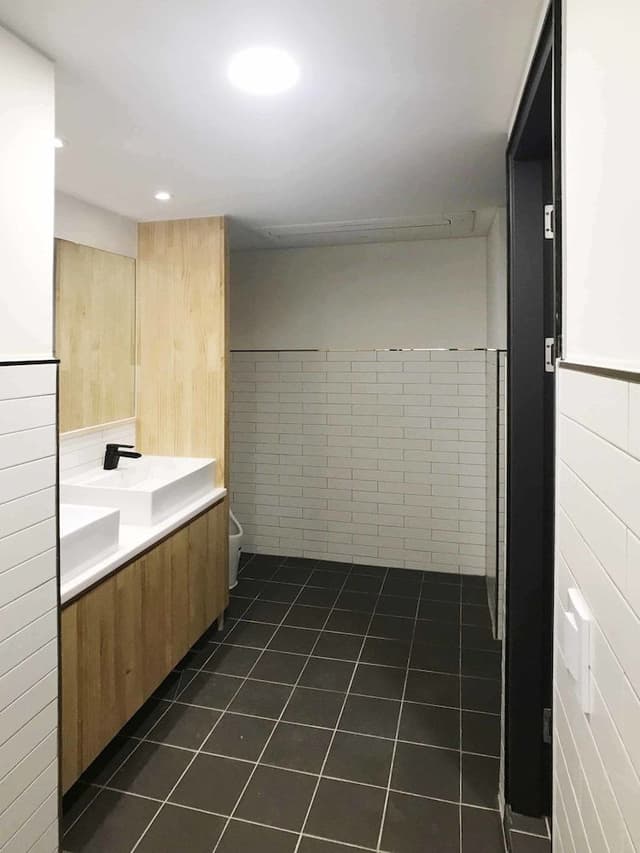 Shared Dormitory, Men only