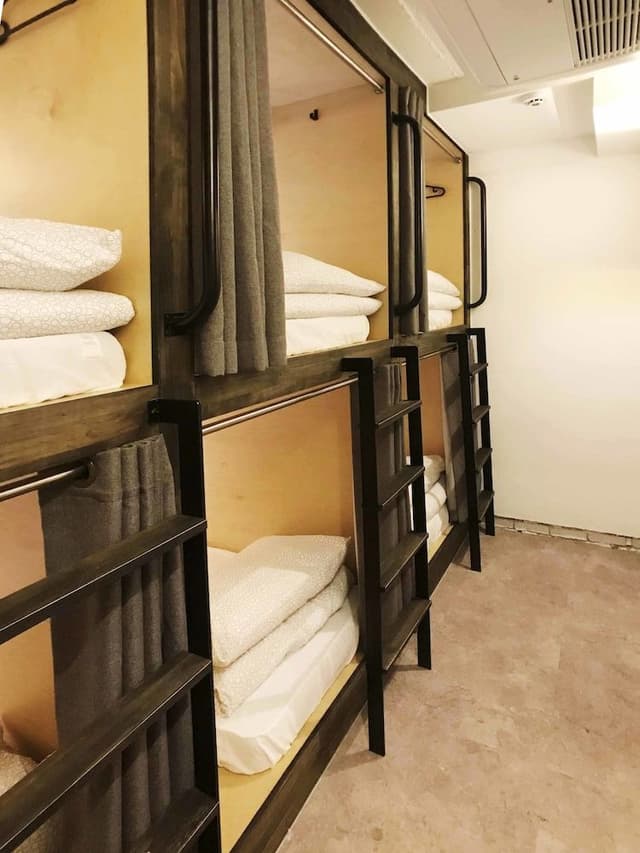 Shared Dormitory, Women only