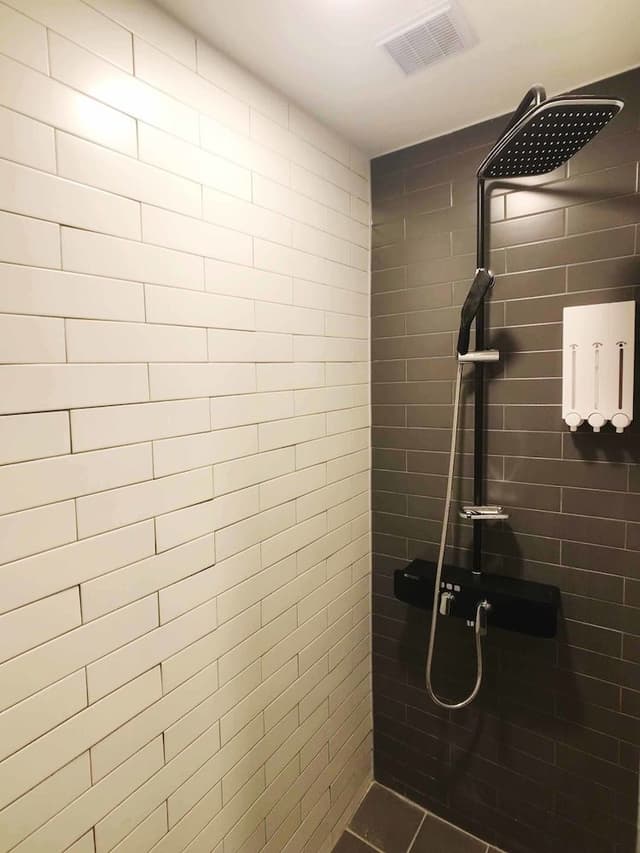 Shared Dormitory, Men only