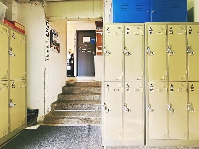 Shared Dormitory, Men only
