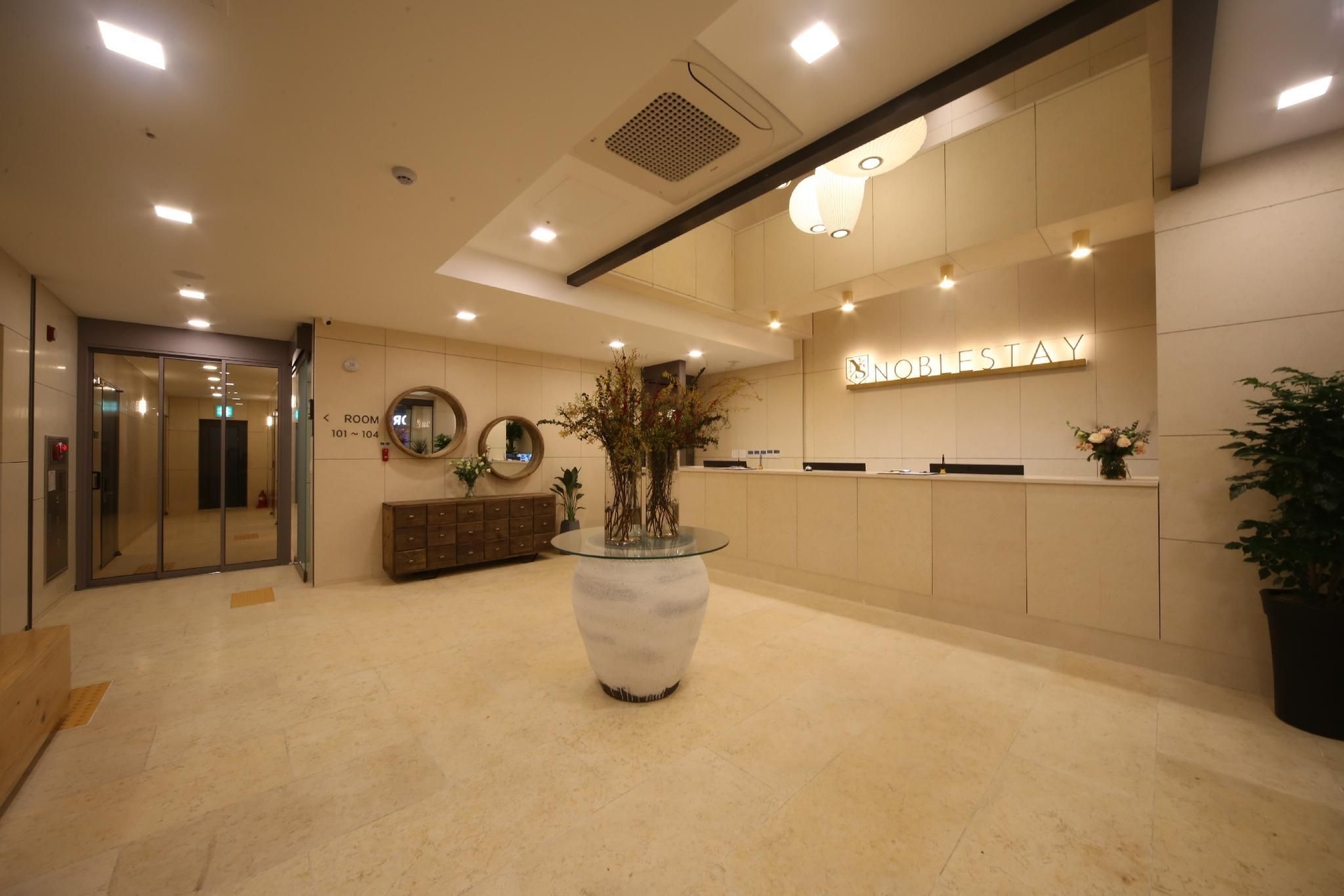 โนเบิลสเตย์ โฮเต็ล (Noblestay Hotel)1