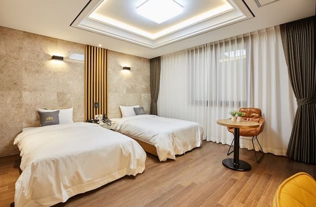 Standard Twin Room