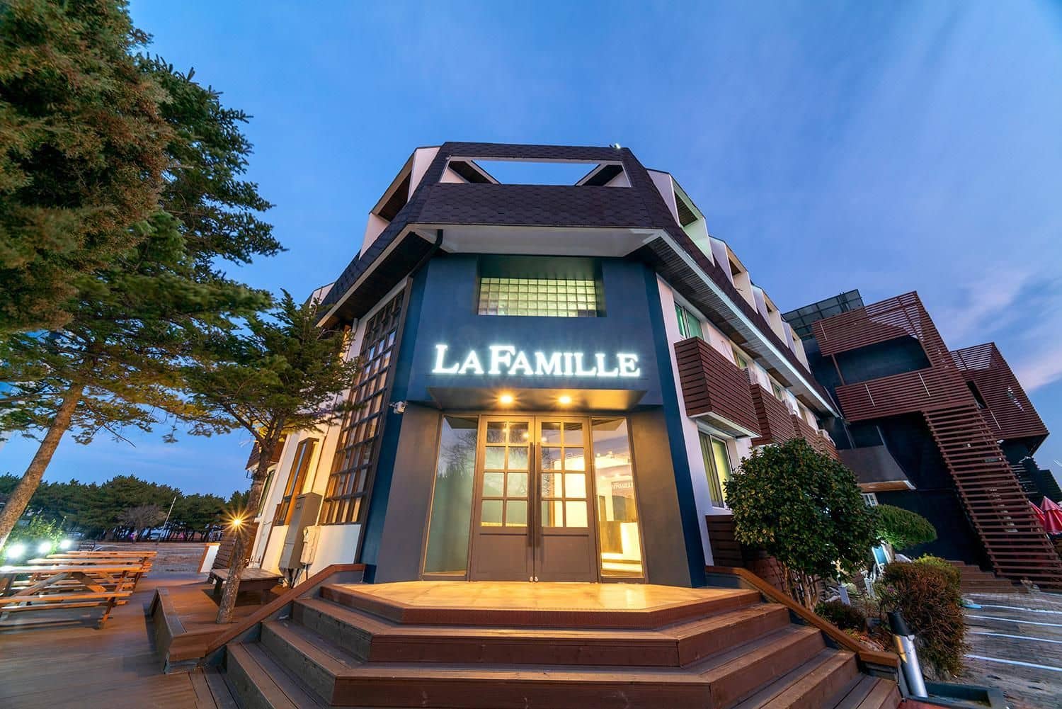La Famille La Famille