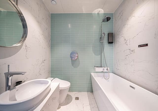 Run Of House(Randomly assigned upon check-in : Standard or Deluxe or Semi Suite) / No Parking
