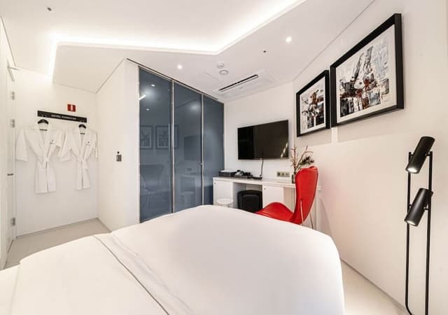 Run Of House(Randomly assigned upon check-in : Standard or Deluxe or Semi Suite) / No Parking