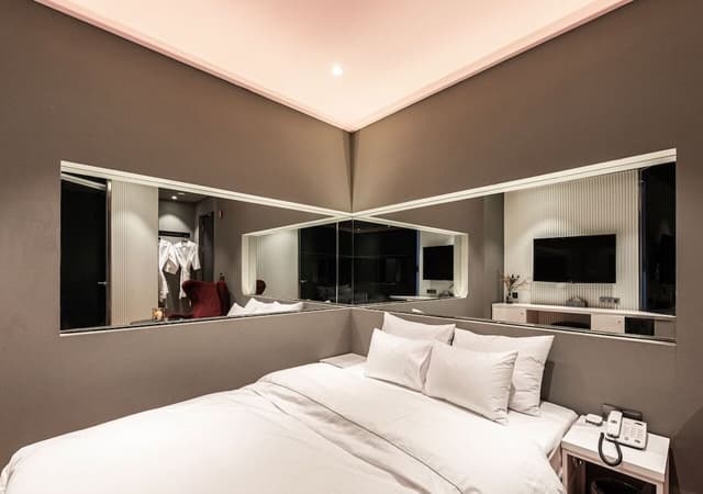 Deluxe Double Room (Netflix/ Youtube Available on TV)