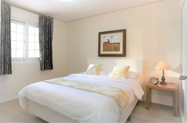 Suite, 2 Bedrooms (B, Room type Randomly Assigned)