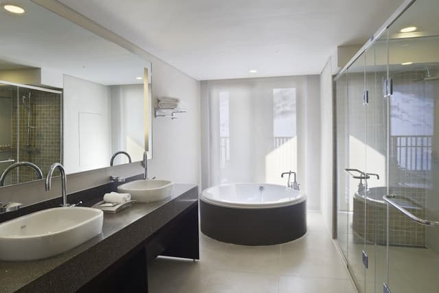 Suite, 1 Queen Bed (Slope View)