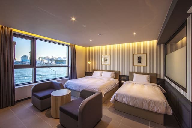 Deluxe Family Twin, Ocean View