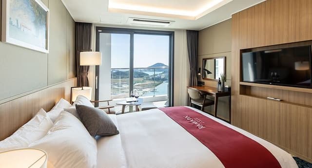 Deluxe Double (Side Ocean View)
