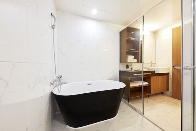 Business Suite, 1 King Bed, Accessible (Mobility)