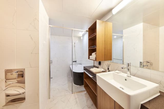 Business Suite, 1 King Bed, Accessible (Mobility)