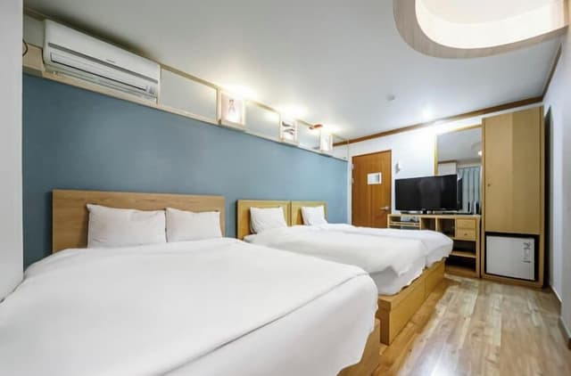 Family Room (Extra futon set charge 10,000 on site)