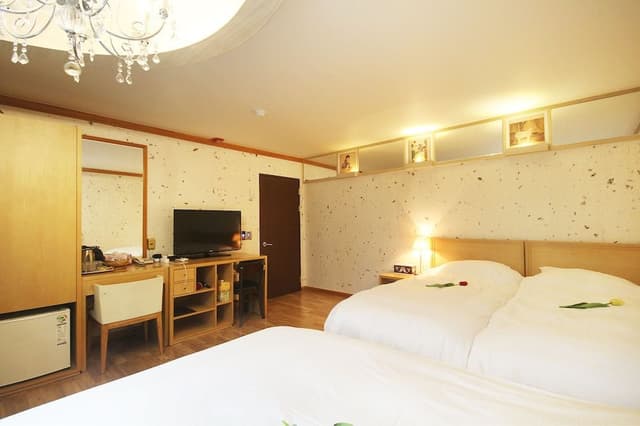 Family Room (Extra futon set charge 10,000 on site)