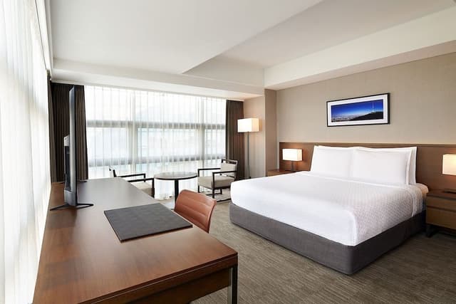 Deluxe Room, 1 King Bed, Corner