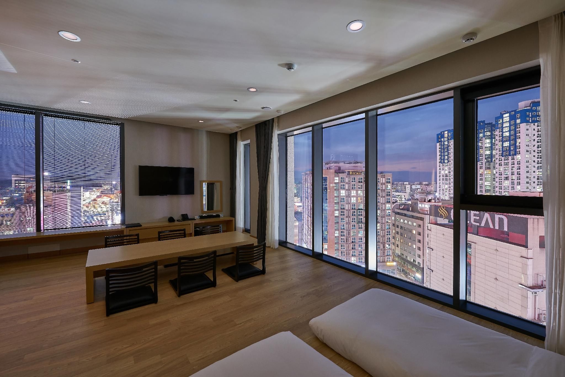 ซีเอส โฮเทล (CS Hotel)1